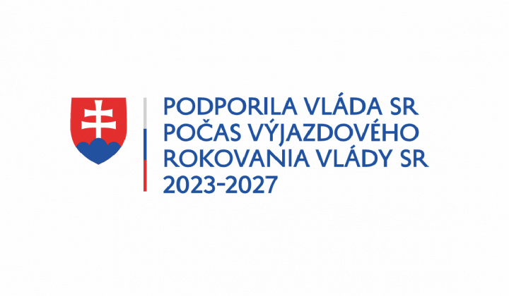 Fotka - Výmena strešnej krytiny na kultúrnom dome spojenom s obecným úradom